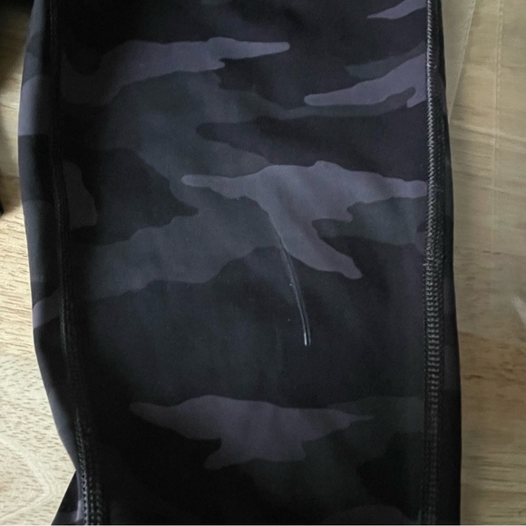 Athleta Ultimate Stash Pocket 7/8 Tight Camouflage Black Gray - 29976 - Picture 16 of 16